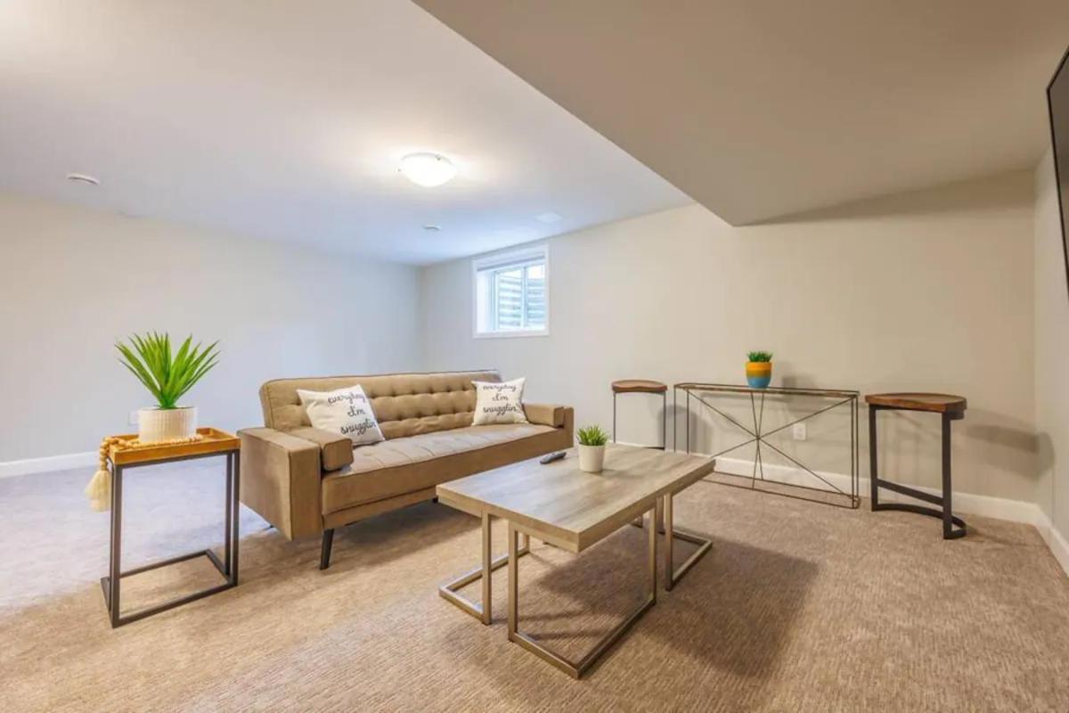 Modern 3Bdr 3 Bath, Garage, Backyard, Theater Apartment Niagara Falls Exterior photo